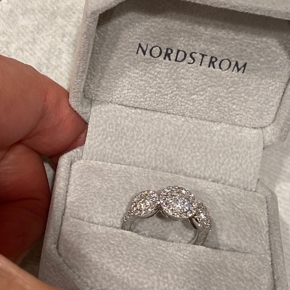 Gorgeous Bony Levy Diamonds Ring 18K Solid White Gold Size 7 Weight 5.6gr EUC - Picture 1 of 10